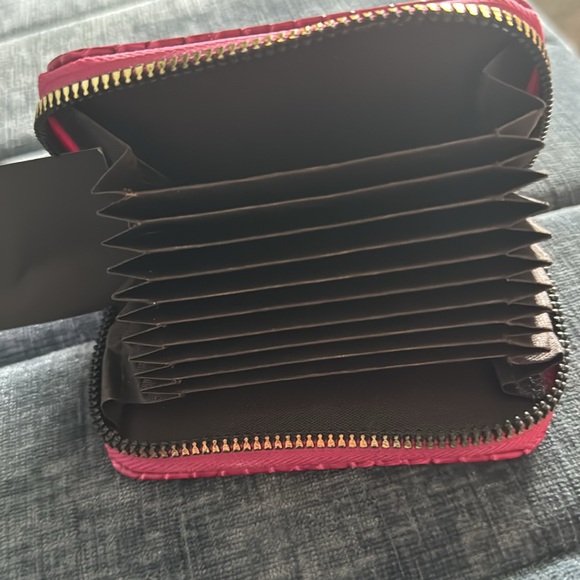 Hot pink bifold - Picture 3 of 3